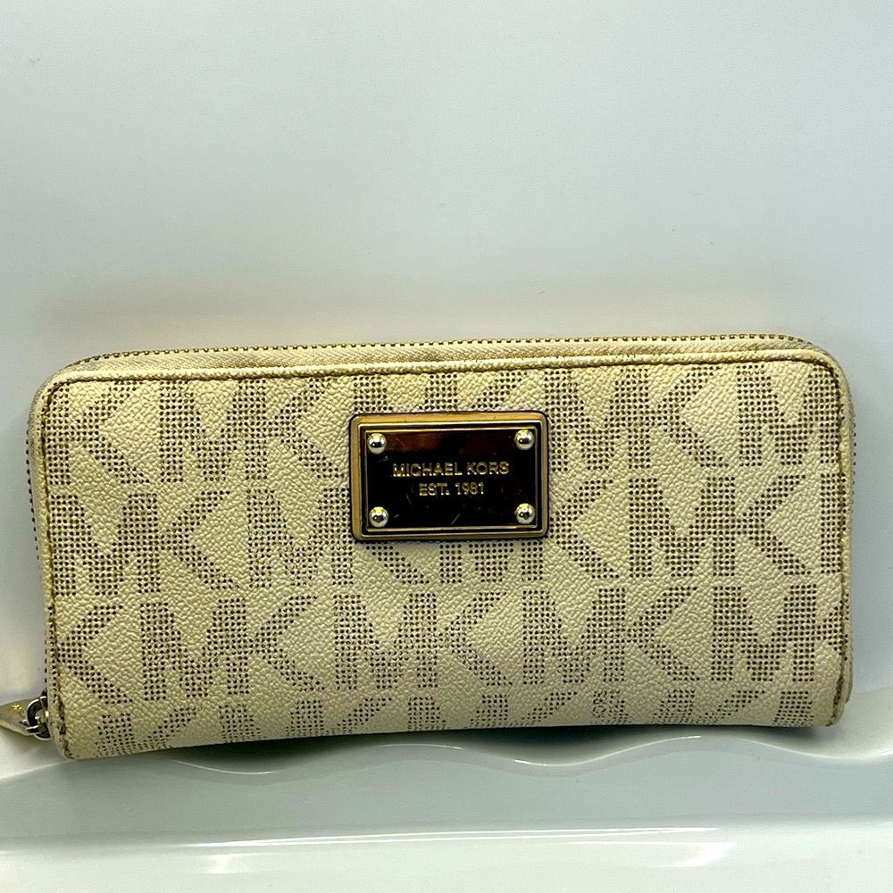 Michael Kors  ~ 100% Leather Jet Set